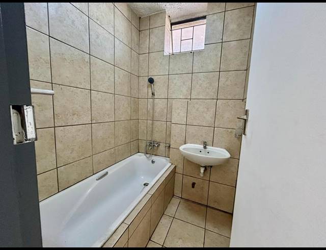 3 BEDROOM APARTMENT FOR SALE IN SUNNYSIDE